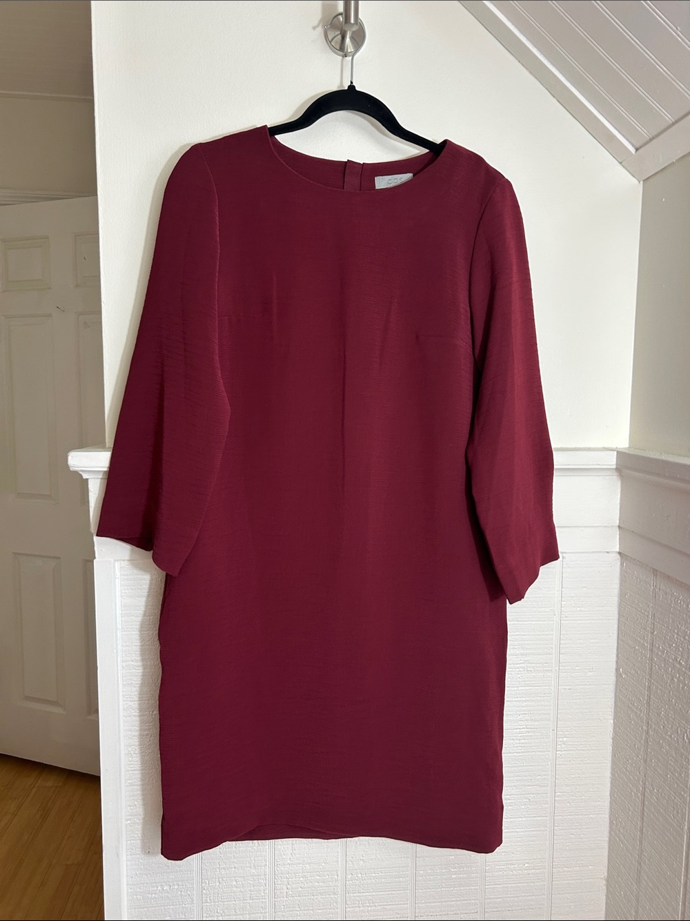 COS size 6 Women’s Burgundy Shift Dress - Classic Crew Neck